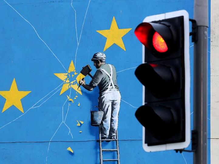 Das Brexit-Wandbild des Streetart-Künstlers Banksy. Schon Ende Oktober will Boris Johnson sein Land aus der EU führen.