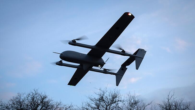 Die Ukraine greift mit Drohnen in ihrem Abwehrkampf gegen Moskaus Angriffskrieg immer wieder auch Ziele in Russland an. (Archivbild) Die Ukraine greift mit Drohnen in ihrem Abwehrkampf gegen Moskaus Angriffskrieg immer wieder auch Ziele in Russland an. (Archivbild)