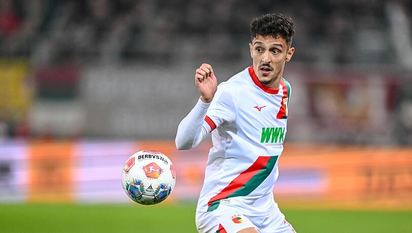 Dimitrios Giannoulis vom FC Augsburg zieht es zurück in seine Heimat Griechenland. (Archivbild) Dimitrios Giannoulis vom FC Augsburg zieht es zurück in seine Heimat Griechenland. (Archivbild)