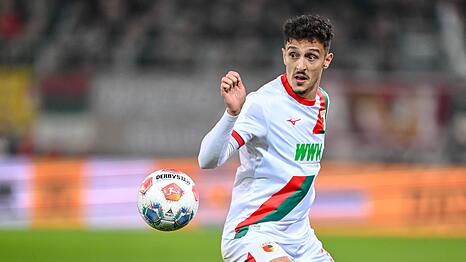 Dimitrios Giannoulis vom FC Augsburg zieht es zur&uuml;ck in seine Heimat Griechenland. (Archivbild)