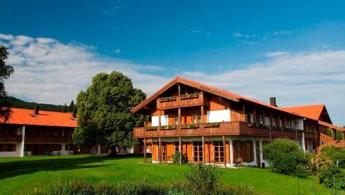 Die Anlage Margarethenhof am Tegernsee . Die Anlage Margarethenhof am Tegernsee .