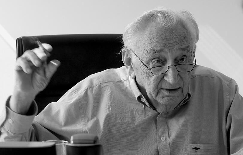 19.08. Egon Bahr (93): Der SPD-Politiker war ein enger Vertrauter des früheren Bundeskanzler Willy Brandt (SPD) und gilt als Architekt der deutschen Ostpolitik. Er verhandelte mit Moskau und Warschau über die Verträge zur Normalisierung der Beziehungen. 1972 wurde er Bundesminister für besondere Aufgaben und unter SPD-Kanzler Helmut Schmidt bis 1976 Minister für wirtschaftliche Zusammenarbeit.