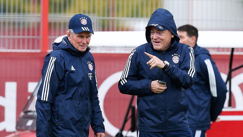 Auch Hermann Gerland hat offensichtlich Spaß auf dem Trainingsplatz. Auch Hermann Gerland hat offensichtlich Spaß auf dem Trainingsplatz.