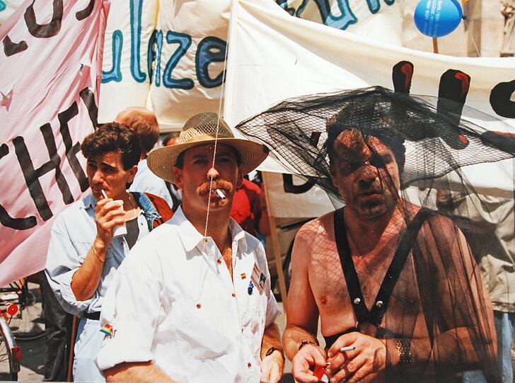 Aufregende Outfits gab&rsquo;s auch schon beim CSD 1990.