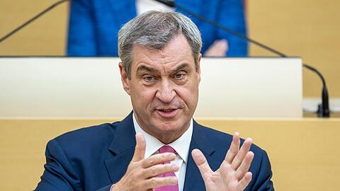 Der Bart ist ab und die Krawatte sitzt: Bayerns Ministerpr&auml;sident Markus S&ouml;der (CSU) bei seiner 24. Regierungserkl&auml;rung.