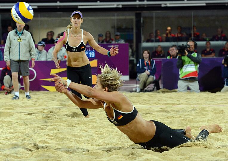 Der Traum von einer Medaille ist für die deutschen Beachvolleyballerinnen leider vorbei. Sara Goller und Laura Ludwig verlieren gegen Brasilien. 

In einem packenden Spiel gegen Brasilien unterlagen sie 0:2 . Hier sind die Fotos zum letzten Auftritt unsere Volleyballerinnen Sara Goller und Laura Ludwig