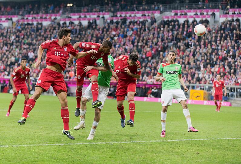 Jerome Boateng am 9. März erzielt sein erstes Bundesliga-Tor im 130. Spiel &ndash; und was für ein wichtiges. Beim schwerfälligen Heimspiel gegen Düsseldorf köpft er kurz vor Schluss das 3:2.
