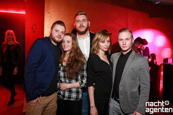 Auch an den Weihnachtsfeiertagen hatte der Neuraum geöffnet. Klicken Sie sich durch die Partybilder vom 24. und 25. Dezember.