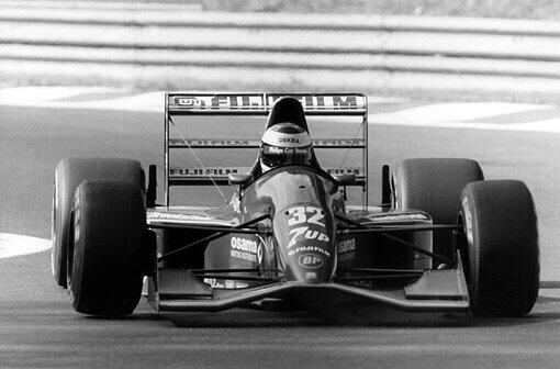 Auf der Rennstrecke in Spa gibt Michael Schumacher sein Debut, damals in einem Jordan-Ford.