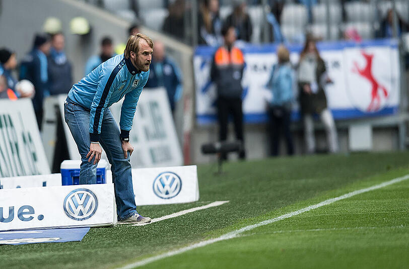 Noch ist die Anspannung nicht vorbei: Ein Sieg fehlt dem TSV 1860 und Trainer Daniel Bierofka noch zum Klassenerhalt.