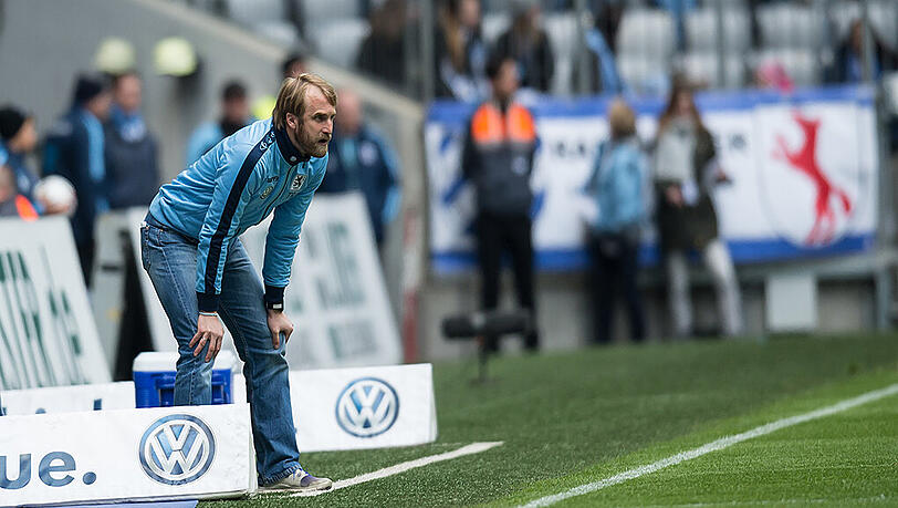 Noch ist die Anspannung nicht vorbei: Ein Sieg fehlt dem TSV 1860 und Trainer Daniel Bierofka noch zum Klassenerhalt.