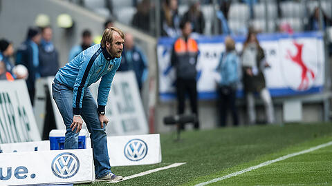 Noch ist die Anspannung nicht vorbei: Ein Sieg fehlt dem TSV 1860 und Trainer Daniel Bierofka noch zum Klassenerhalt.