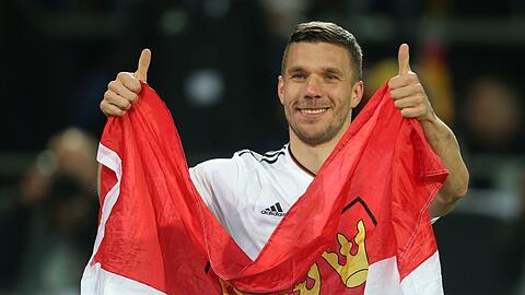 Lukas Podolski empfiehlt seinem Ex-Club Köln für die Partie gegen den FC Bayern eine offensive Strategie.