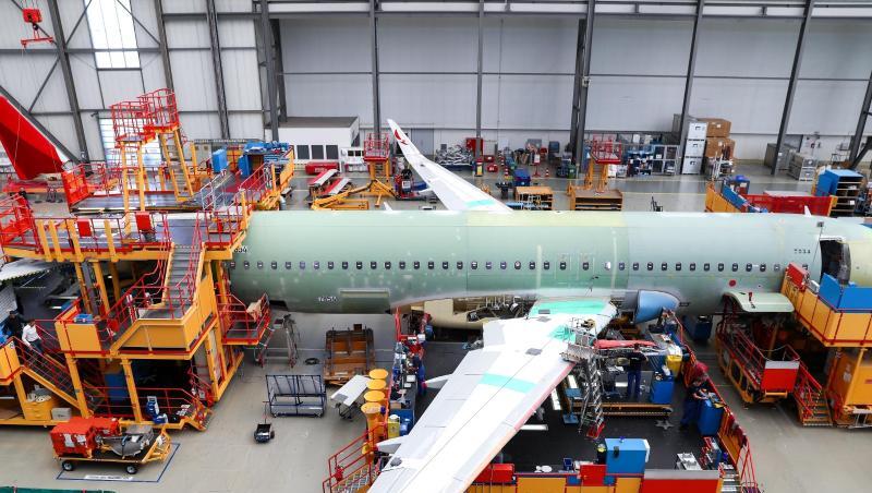 Airbus-Werk in Hamburg-Finkenwerder: Der Flugzeugbauer mus wegen Korruptionsvorwürfen 3,6 Milliarden Euro Strafe zahlen. Airbus-Werk in Hamburg-Finkenwerder: Der Flugzeugbauer mus wegen Korruptionsvorwürfen 3,6 Milliarden Euro Strafe zahlen.