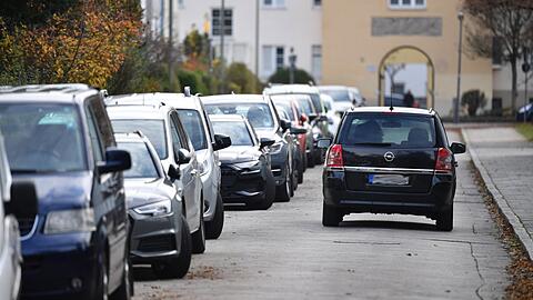 "Wir brauchen Platz für die Begrünung der Stadt. Das geht in vielen Bereichen nur durch die Umnutzung des Straßenraums": Wohngebiet in München.