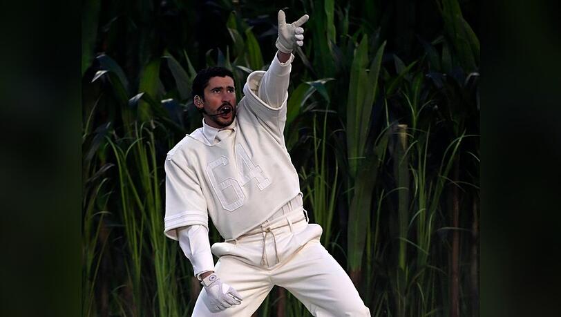 Bad Bunny platzierte politische Botschaften in seiner Super-Bowl-Performance.