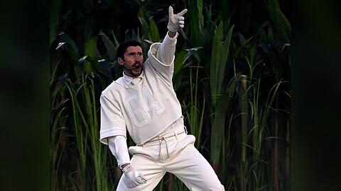 Bad Bunny platzierte politische Botschaften in seiner Super-Bowl-Performance.