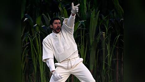 Bad Bunny platzierte politische Botschaften in seiner Super-Bowl-Performance.