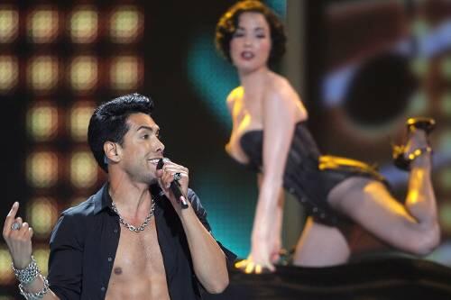 Floppten beim Grand Prix: Musicalsänger Oscar Loya vom Duo Alex Swings Oscar Sings! und die Burlesque-Künstlerin Dita von Teese