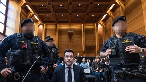 Der Investor Ren&eacute; Benko ist wegen Sch&auml;digung seiner Gl&auml;ubiger zu zweieinhalb Jahren Haft verurteilt worden