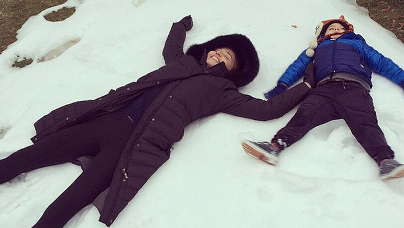 Miranda Kerr ganz entspannt im Schnee Miranda Kerr ganz entspannt im Schnee