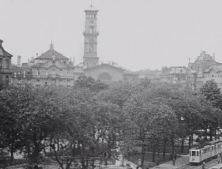 1938: Die alte Mathäuskirche, die damals wirklich auf der der Sonnenstraße stand.
