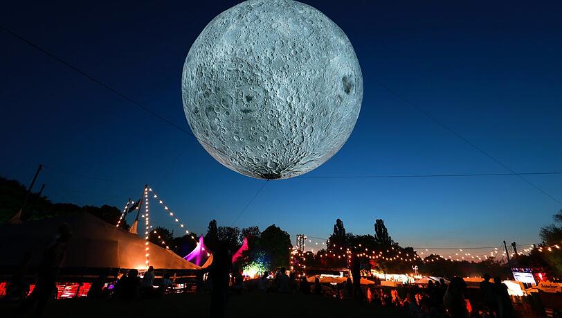 Vollmond-Stimmung über dem Festivalgelände: Das Sommer-Tollwood ist einfach eine Schau! Vollmond-Stimmung über dem Festivalgelände: Das Sommer-Tollwood ist einfach eine Schau!