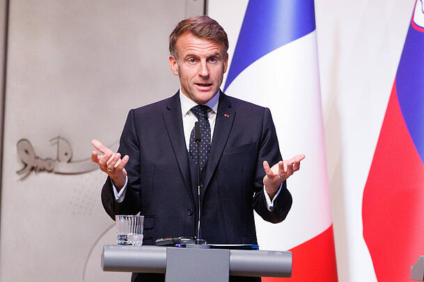 Der französische Präsident Emmanuel Macron hat Hoffnung, dass das Diebesgut nach dem Raubüberfall im Louvre wieder gefunden werden kann. Der französische Präsident Emmanuel Macron hat Hoffnung, dass das Diebesgut nach dem Raubüberfall im Louvre wieder gefunden werden kann.