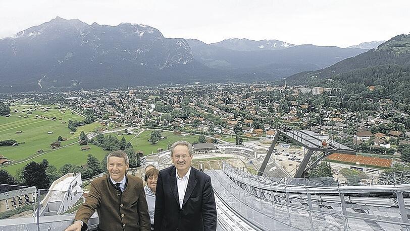Auf der Baustelle: Garmischs Bürgermeister Thomas Schmid, Rosi Mittermeier und OB Christian Ude. Auf der Baustelle: Garmischs Bürgermeister Thomas Schmid, Rosi Mittermeier und OB Christian Ude.