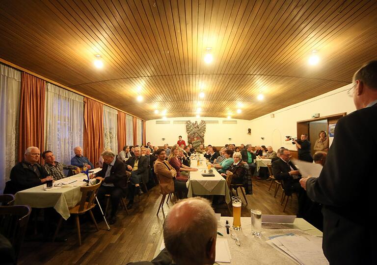 Der Raum im Rhaeten-Haus war nicht voll besetzt. Viele Mieter wurden nicht über die Veranstaltung informiert.