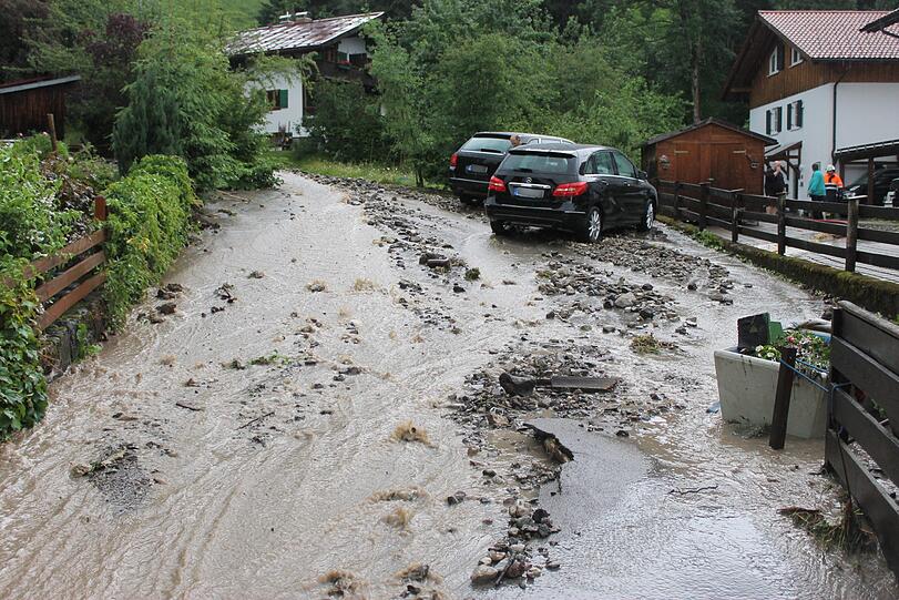 Chaos und Verwüstung in Oberstdorf: In der Nacht zum Sonntag walzte eine Schlammlawine durch den Ort - die Bilder.