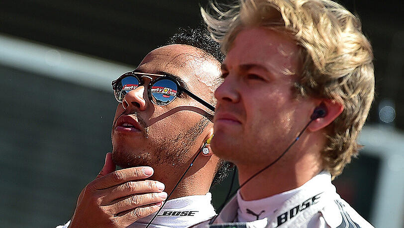 Platz zwei und eins in der Qualifikation: Die Mercedes-Piloten Lewis Hamilton (links) und Nico Rosberg. Platz zwei und eins in der Qualifikation: Die Mercedes-Piloten Lewis Hamilton (links) und Nico Rosberg.