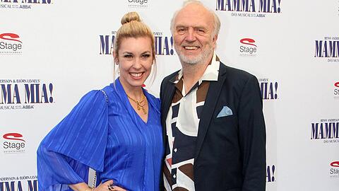 Janina Korn und Roland Heitz auf dem roten Teppich.