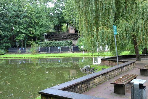 Der idyllische Fürther Stadtpark war die Kulisse für die private Tragödie einer noch unbekannten Frau: Sie &ndash; oder jemand aus ihrem Umfeld &ndash; setzte Samstagnacht dort ihre gerade geborene Tochter aus.