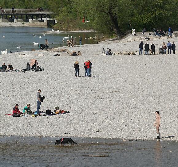 Ostern 2014 in München: AZ-Fotograf Daniel von Loeper hat am Wochenende die Biergärten, die Isar, den Tierpark und den Englischen Garten besucht und tolle Fotos gemacht. So schön war das Osterwochenende...