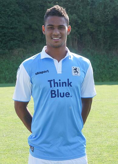 Rubin Okotie

Alter: 27 (06.06.1987 in Karatschi, Pakistan)

Nationalität: Österreich

Marktwert: 0,6 Millionen Euro

Bisherige Vereine: FK Austria Wien, SönderjyskE, SK Sturm Graz, 1.FC Nürnberg, VV St. Truiden

Rückennummer bei den Löwen: 19