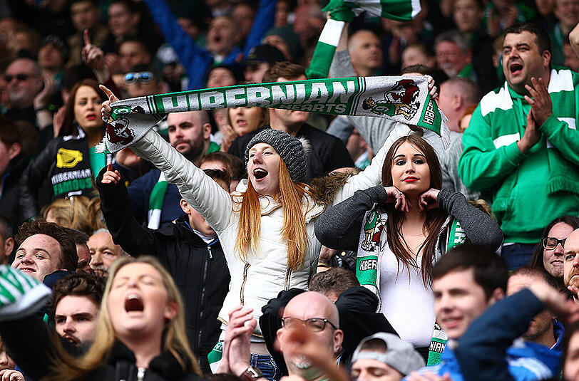 In Feierlaune: die Fans von Hibernian Edinburgh.