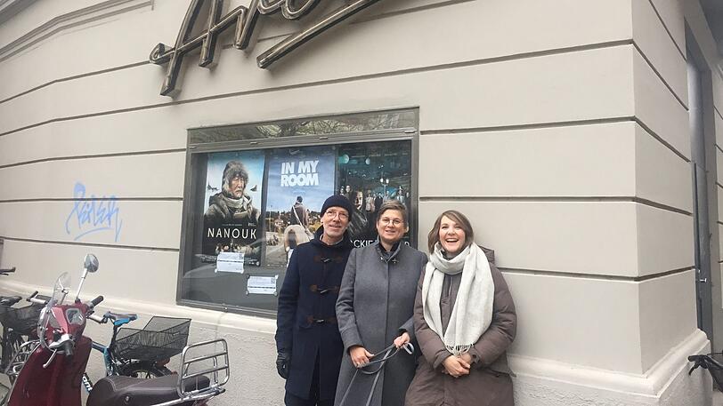 Jakob Claussen und seine Frau Claudia Kieserling (M.) organisieren zusammen mit Katharina Maurer (r.) vom Kulturraum Kinderkino.