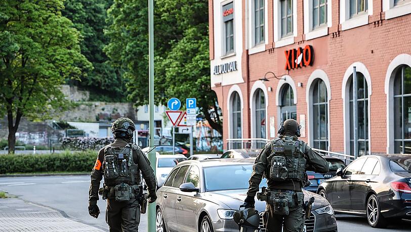 Eine Razzia gegen mutmaßliche Drogen- und Waffenhändler in vier Bundesländern hat auch ein Mehrfamilienhaus in Hagen in den Fokus genommen.