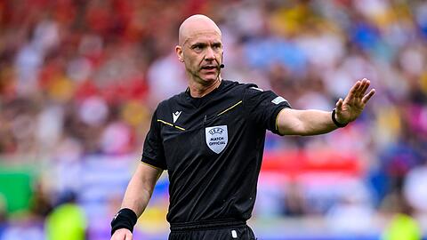 Pikante Ansetzung: Schiedsrichter Anthony Taylor pfeift das Viertelfinalspiel des FC Bayern gegen Paris Saint-Germain.
