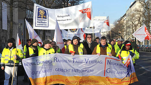 Beschäftigte der Brauwirtschaft demonstrieren in München. Beschäftigte der Brauwirtschaft demonstrieren in München.
