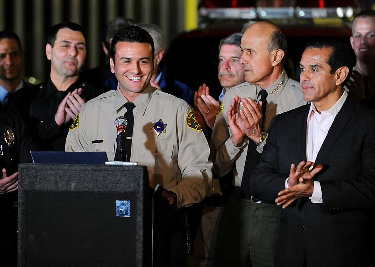 Mehr als 50 Brände und ein Schaden in Millionenhöhe soll er gelegt
haben: Die Polizei in Los Angeles hat einen jungen Deutschen unter
dem Verdacht der Brandstiftung festgenommen.