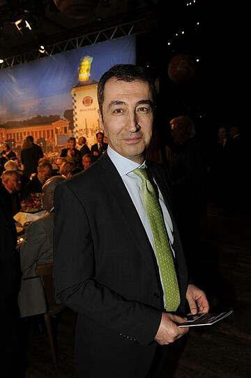 Mit Cem Özdemir war auch der Bundesvorsitzende der Partei Bündnis 90/Die Grünen beim Starkbier-Anstich 2015 präsent.