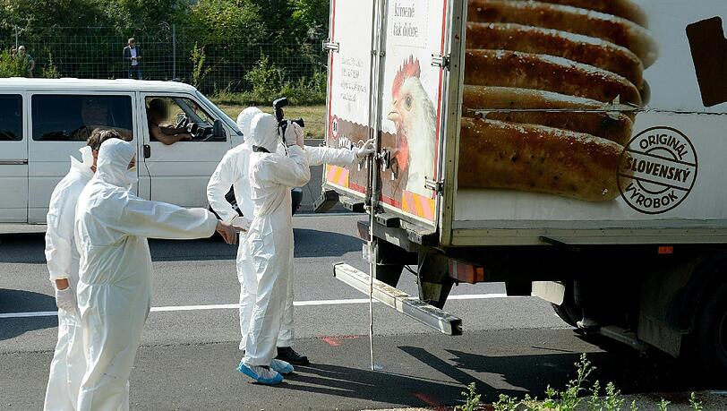 Grausiger Fund: In Österreich wurden mindestens 20 tote Flüchtlinge entdeckt. Die Bilder. Grausiger Fund: In Österreich wurden mindestens 20 tote Flüchtlinge entdeckt. Die Bilder.