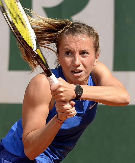 Auch Fed-Cup-Teamchefin Barbara Rittner ist enttäuscht über das Abschneiden der deutschen Spielerinnen bei den French Open: "Die Bilanz ist schon ernüchternd, wir haben natürlich andere Ansprüche. Viele konnten aus unterschiedlichen Gründen einfach nicht ihr bestes Tennis abrufen." Bilder vom Ausscheiden Annika Becks gegen Irina-Camelia Begu.