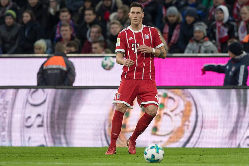 NIKLAS SÜLE NOTE 3:
Köpfte knapp drüber (4.). Der Hoffenheim-Neuzugang kommt sehr oft zum Einsatz in dieser Hinrunde, auch diesmal für den geschonten Boateng in der Startelf. Süle wird immer sicherer, Coach Heynckes kann sich auf ihn verlassen.