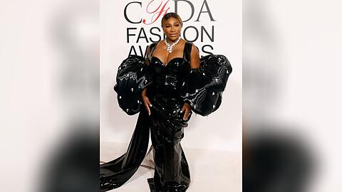Serena Williams ist Tennisspielerin und bekannt für ihre gewagten Outfits auf dem Tennisplatz.