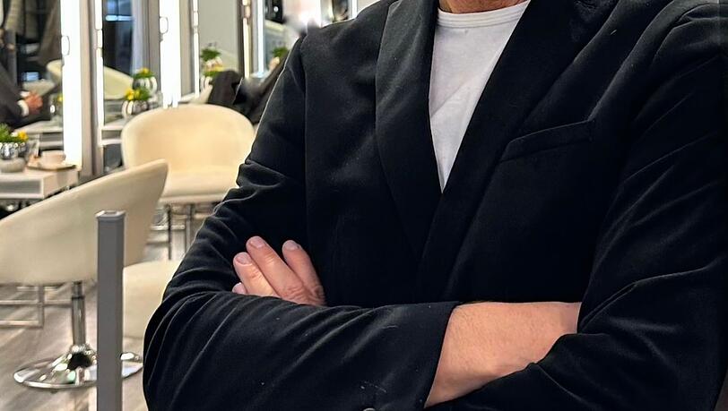 Haar-Experte und Promi-Friseur André Schulz Haar-Experte und Promi-Friseur André Schulz