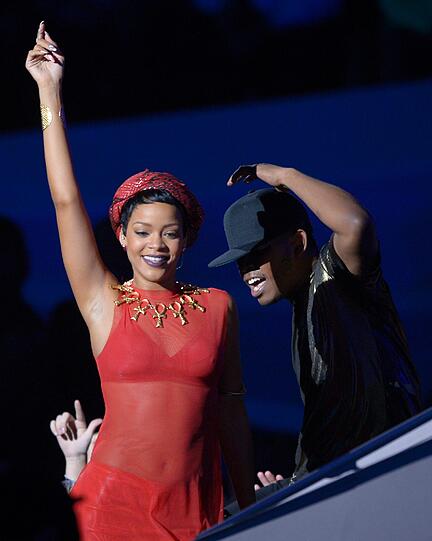 Die amerikanische R&B-Sängerin Rihanna hat bei der Verleihung der MTV Video Music Awards die begehrteste Trophäe gewonnen. Ihr Hit &bdquo;We Found Love&ldquo; wurde in der Nacht zum Freitag in Los Angeles in der Sparte &bdquo;Video des Jahres&ldquo; ausgezeichnet