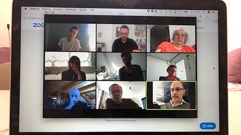 Die Leitungsrunde der Münchner Kammerspiele bei einer Online-Besprechung mit dem Intendanten.